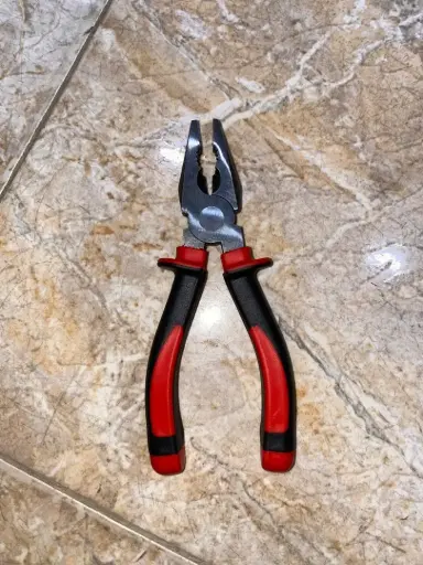 ALICATE DE ELECTRICIDAD 6"