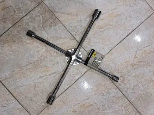 LLAVE CRUZ REFORZADA