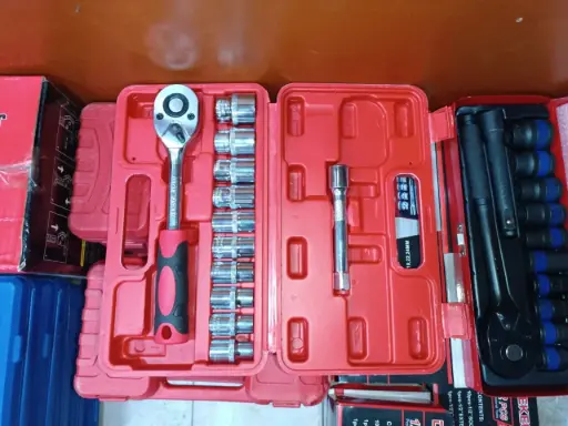 [1/2 - ESTUCHE ROJO PLASTICO] SET DE DADOS 12 PZAS